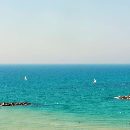 Excellent Beachfront Apt W/ Pool Access By Sea N' Rent テル・アビブ エクステリア 写真