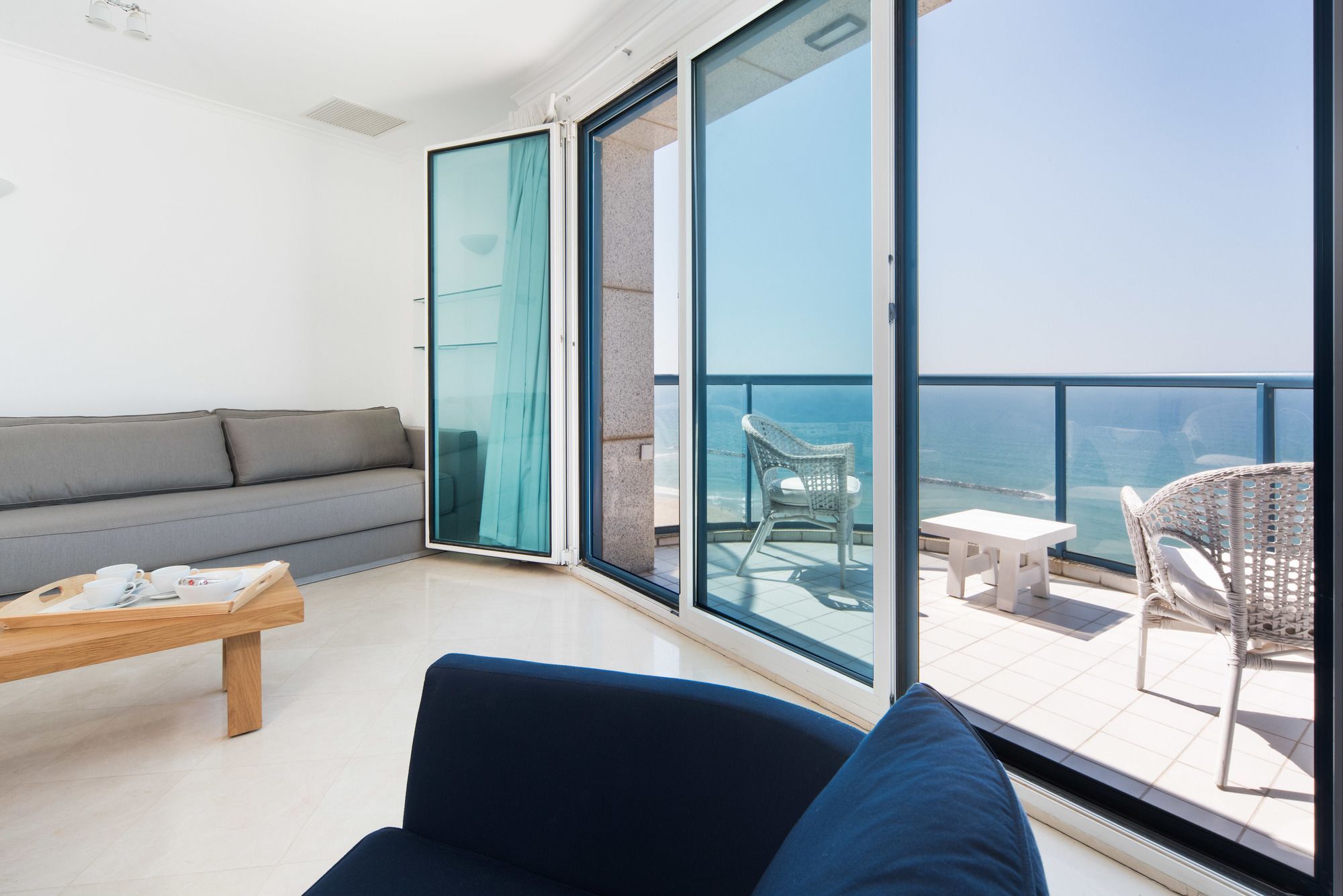 Excellent Beachfront Apt W/ Pool Access By Sea N' Rent テル・アビブ エクステリア 写真