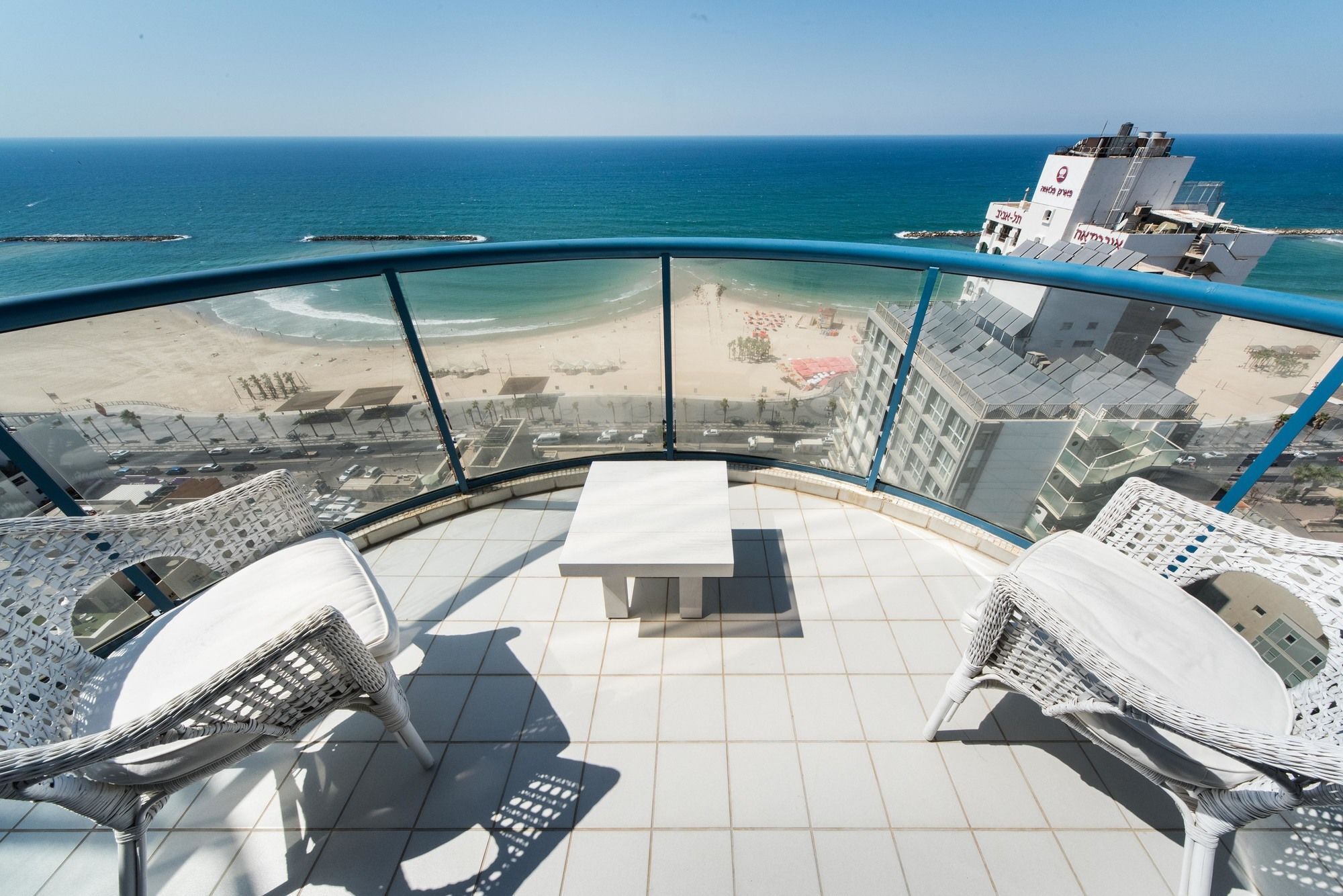 Excellent Beachfront Apt W/ Pool Access By Sea N' Rent テル・アビブ エクステリア 写真